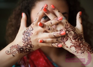 4 روش برای سیاهتر شدن رنگ حنا