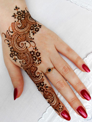 Simple Mehndi Designs Pics 10