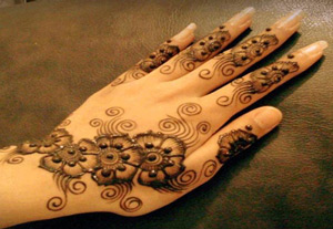 Simple Mehndi Designs Pics 8