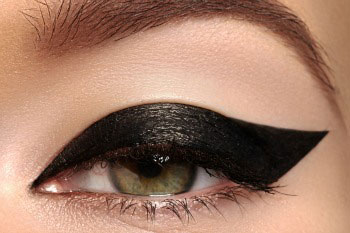 bold eyeliner